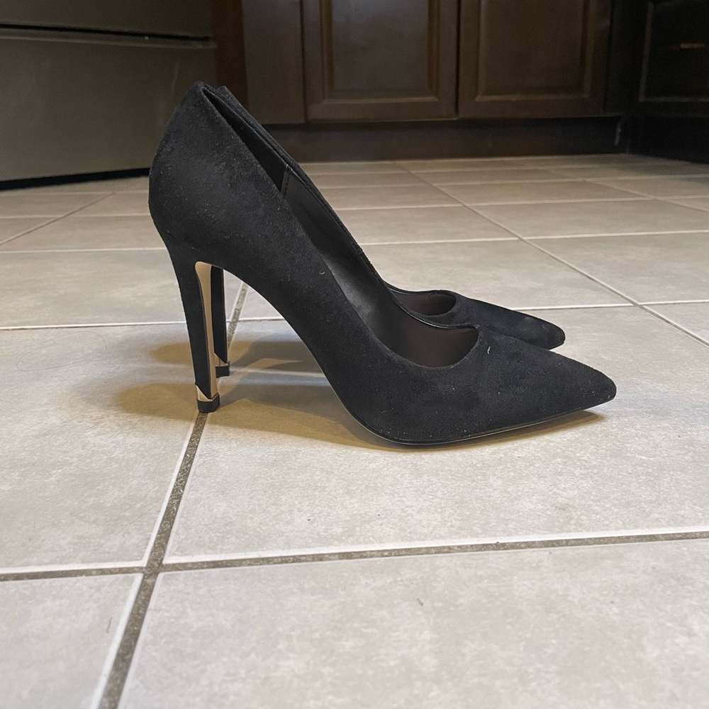 BLACK SUEDE POINTED TOE HEELS